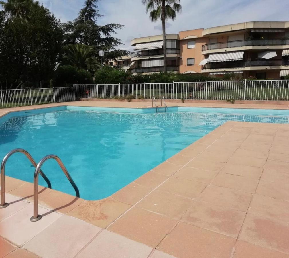 Apartment Superbe En Avec Piscine Antibes