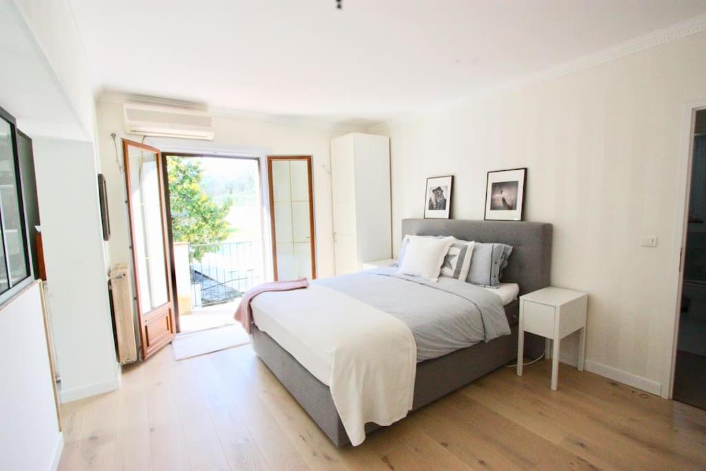 Family With Pool And Ac In Villa