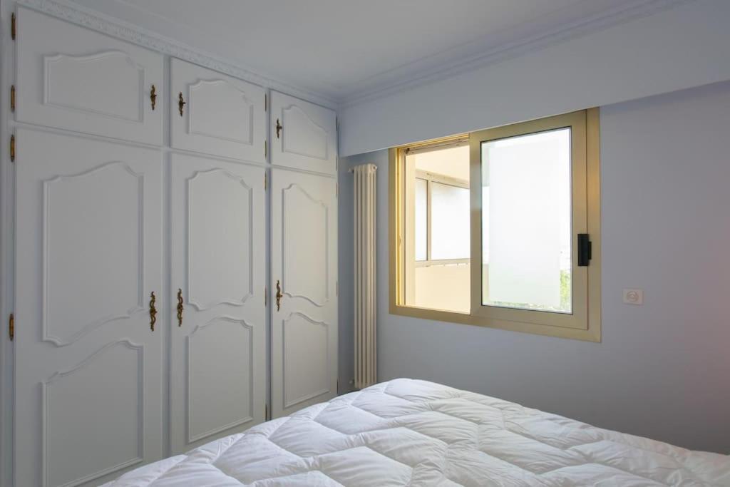 A2 - 1 Bdr Sea & Port View - Ac, Garage & Terrace