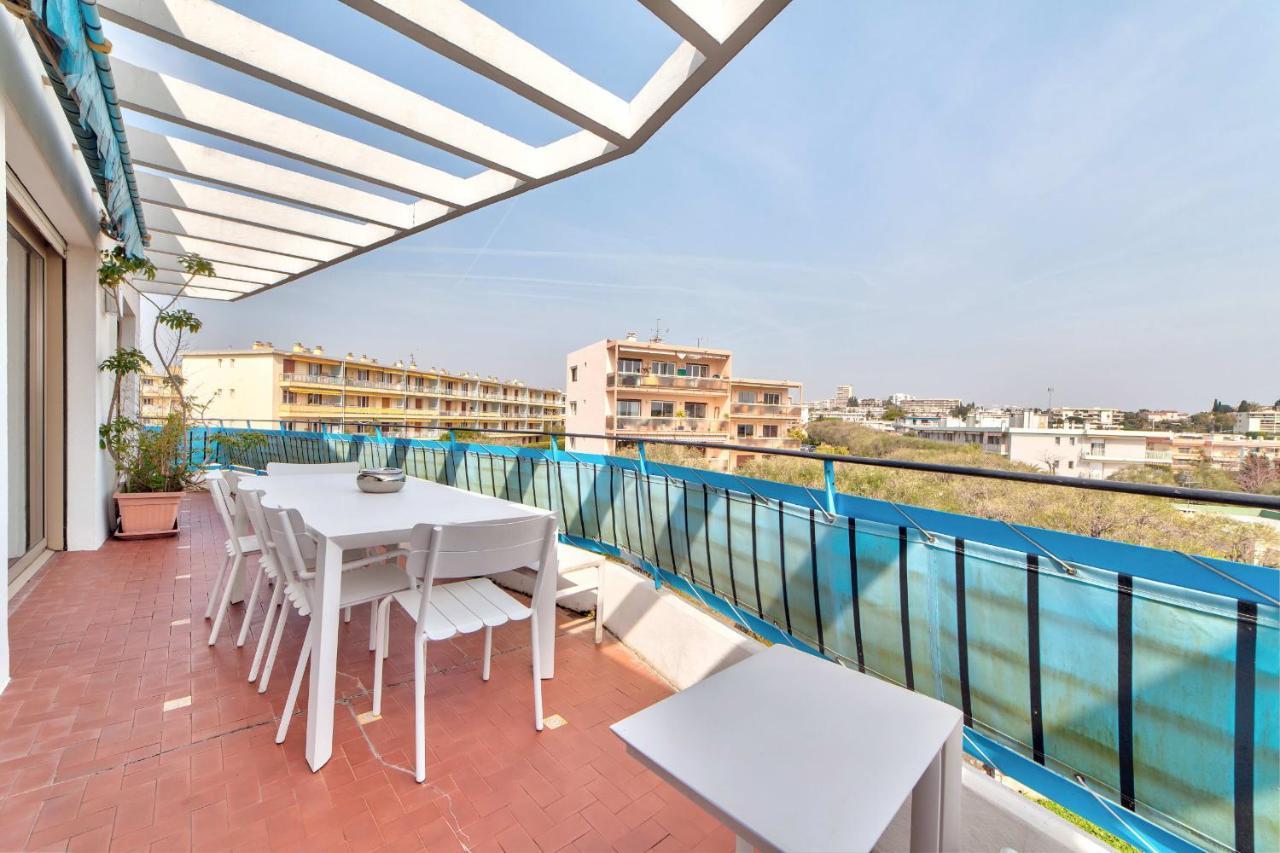 La Pinede Equiped With Air Conditioning And A Pool! Apartment