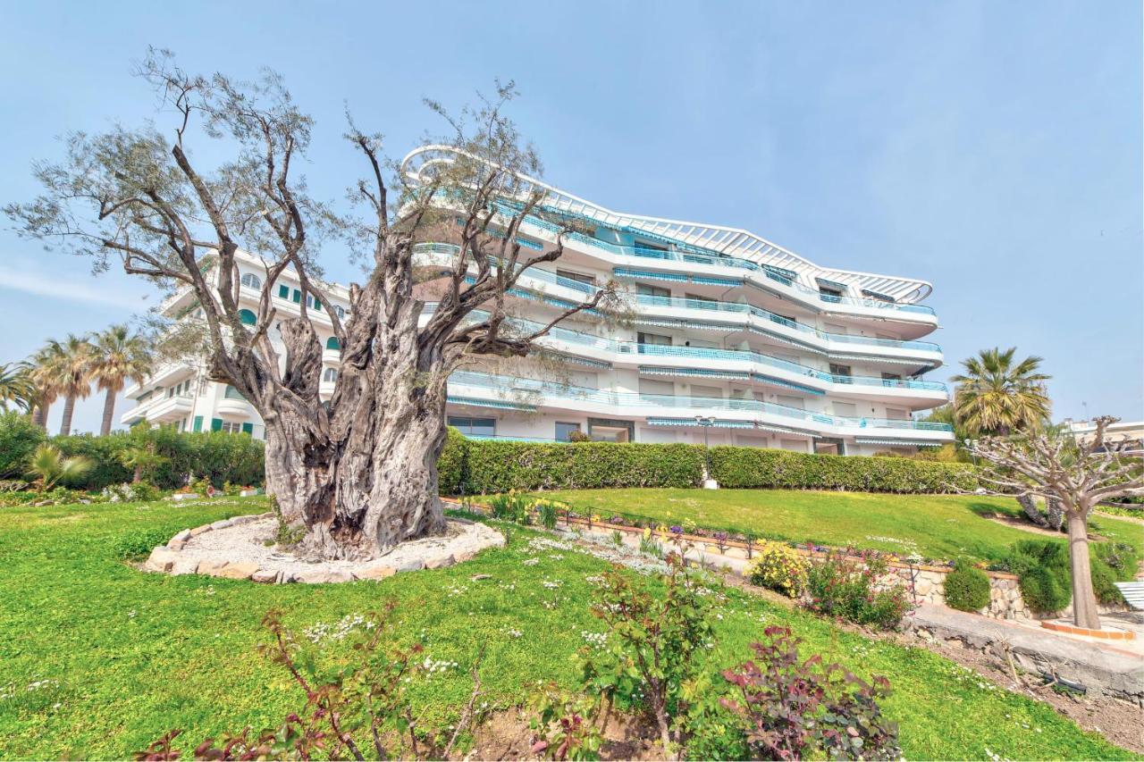 La Pinede Equiped With Air Conditioning And A Pool! Apartment Antibes