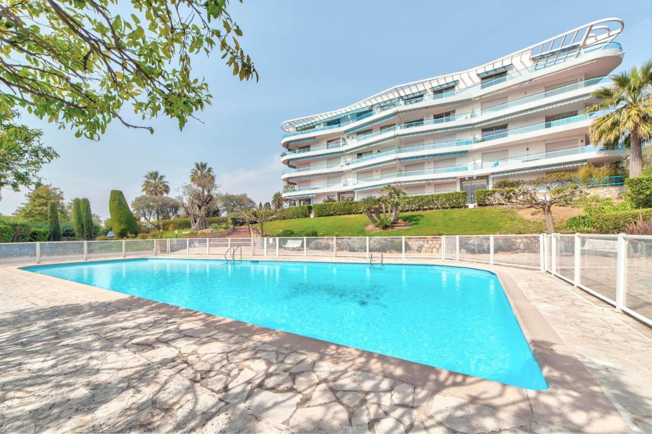 La Pinede Equiped With Air Conditioning And A Pool! Apartment Antibes