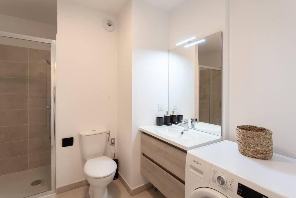 A12 - 1 Bdr Centre Train Station 5 Min Sea - Ac, Parking & Terrace *