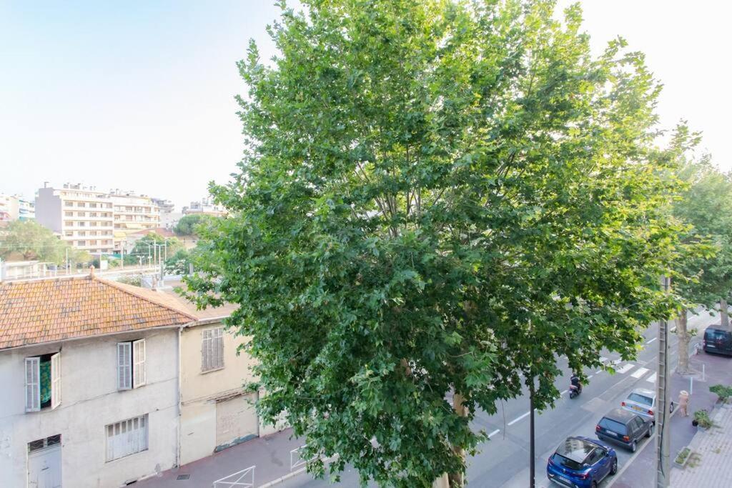 A12 - 1 Bdr Centre Train Station 5 Min Sea - Ac, Parking & Terrace Apartment *