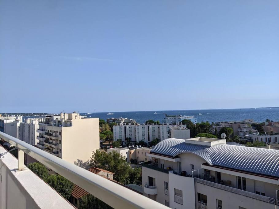Beautiful Rooftop With Terrace And Sea View. Apartment Antibes