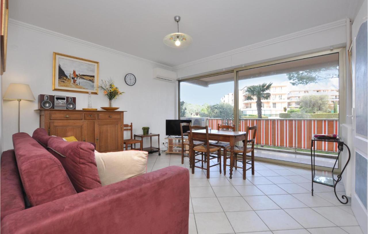 Apartment 1 Bedroom Gorgeous In *