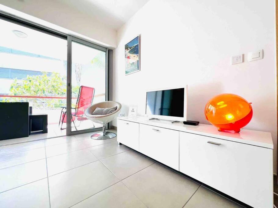 Le White Pearl : 4 Prs, Parking, Clim Apartment Antibes