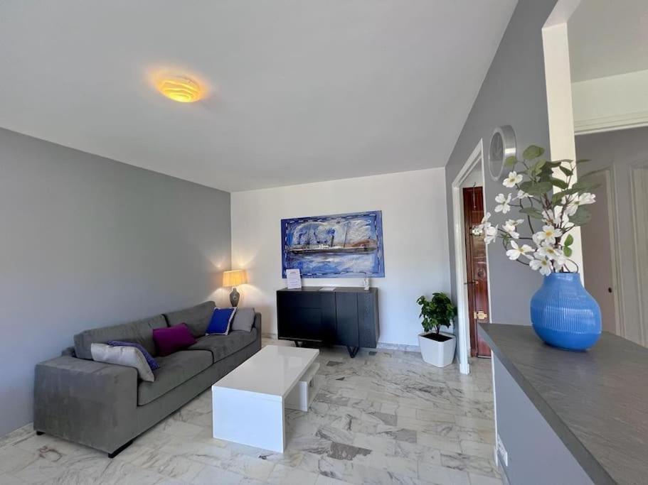Appartement Le Pinede - 4 Prs- Parking - Clim - 500m Plages