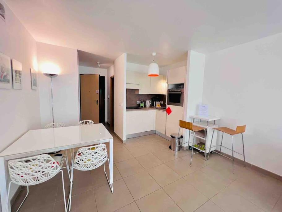Apartamento Le White Pearl : 4 Prs, Parking, Clim