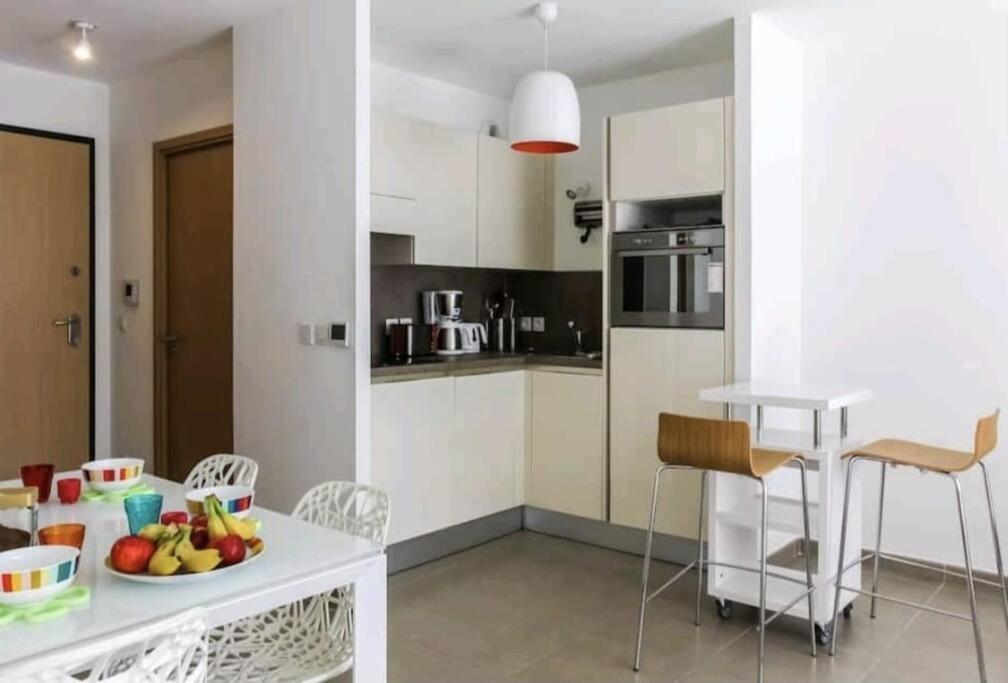 Le White Pearl : 4 Prs, Parking, Clim Antibes