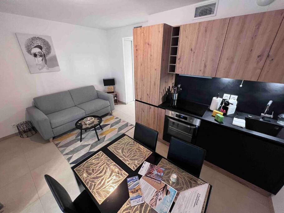 Le Cosy Corner : 2 Pers De Standing + Terrasse Antibes