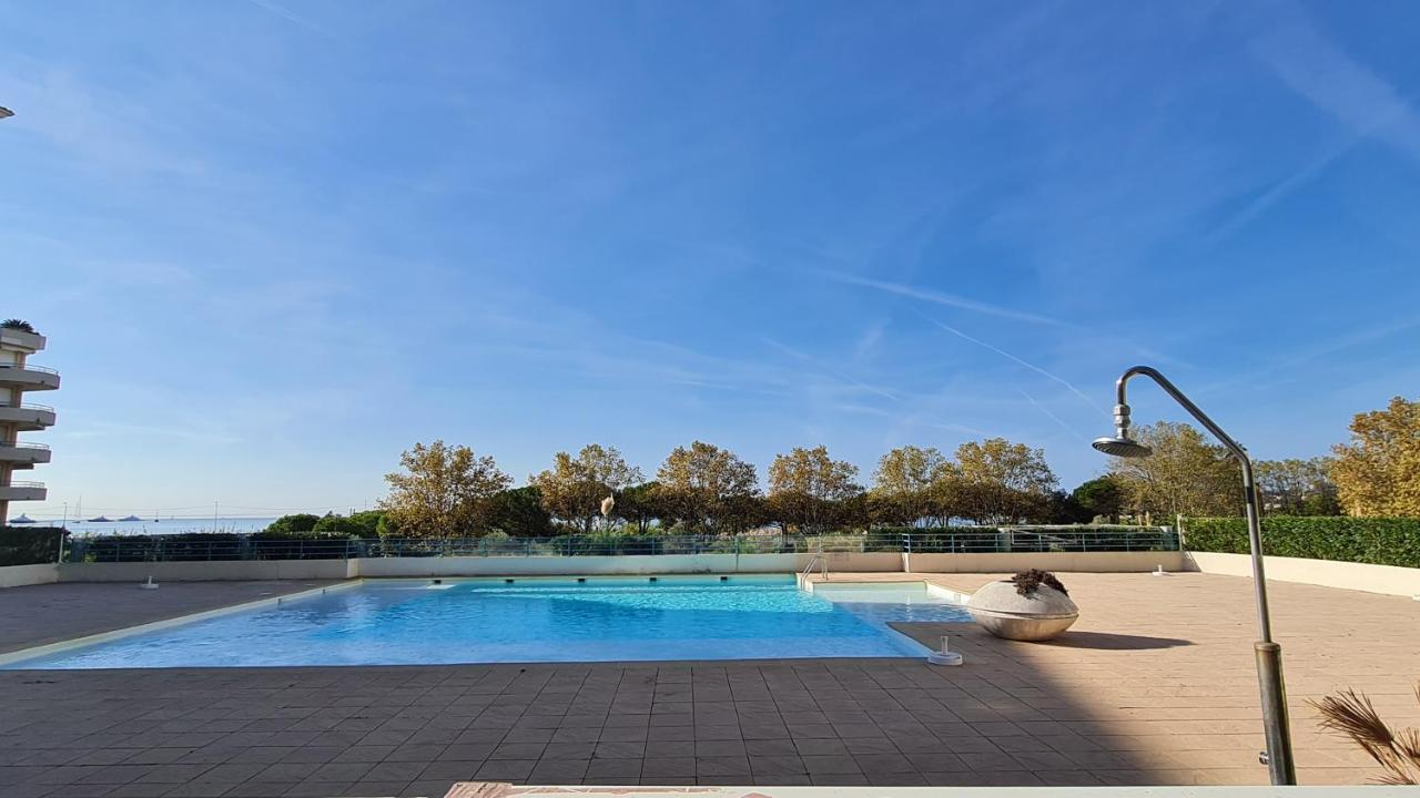 Apartment Seaside501 - Completely Renovated, At 5 Minutes Walk From