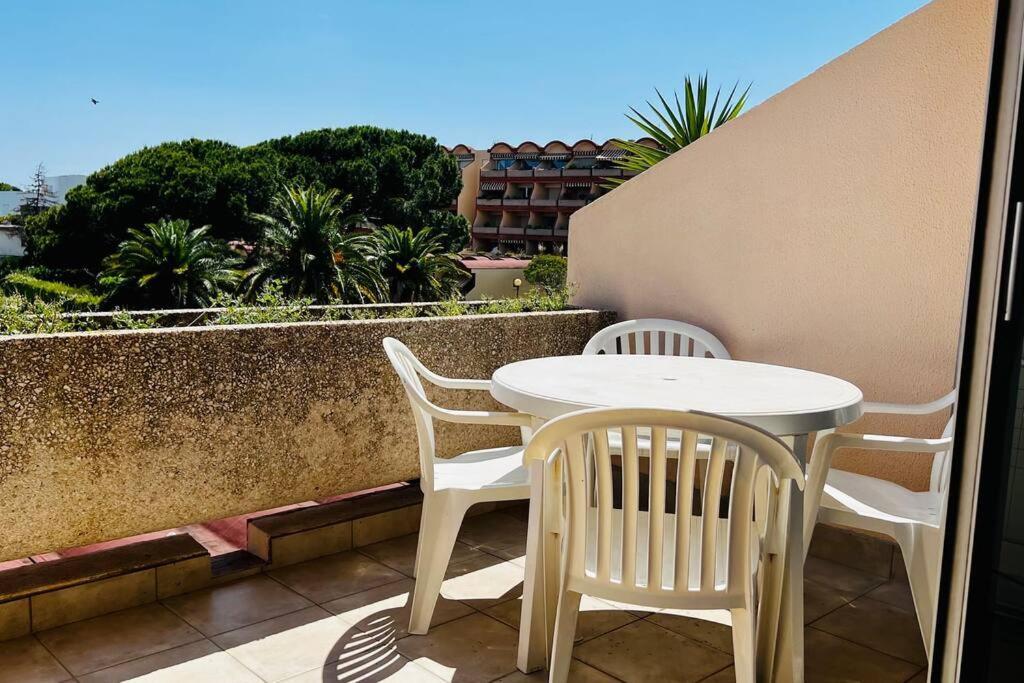 Avec Piscine Et Terrain De Tennis Apartment