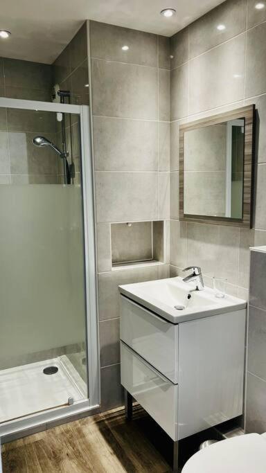 Avec Piscine Et Terrain De Tennis Apartment *