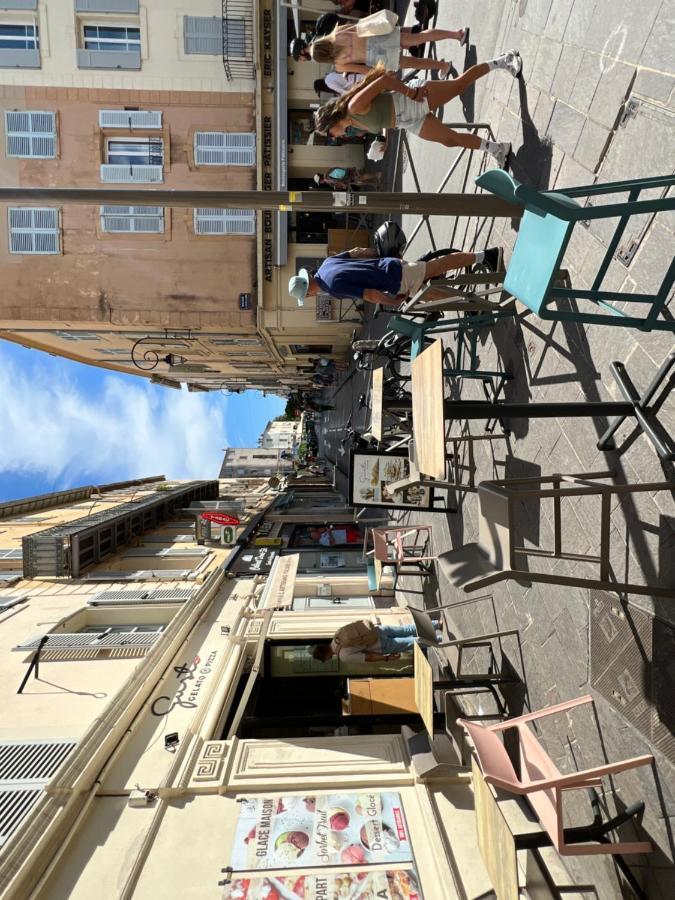 Location Cote D Azur Botel Antibes