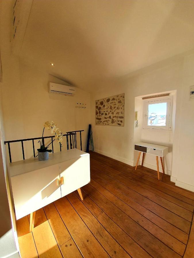 Freshly Tastefully Renovated In Heart Of Old *