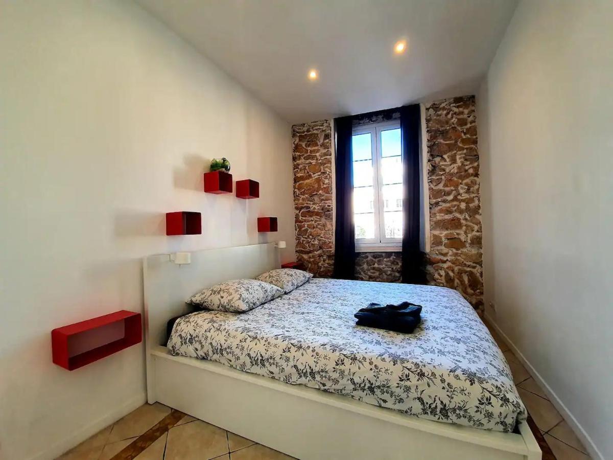 Freshly Tastefully Renovated In Heart Of Old Appartement *