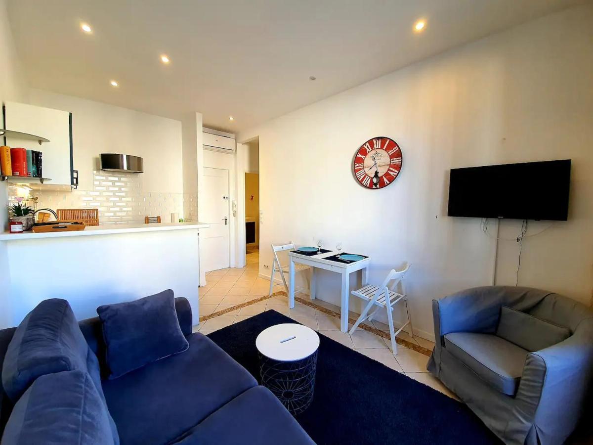 Freshly Tastefully Renovated In Heart Of Old Appartement Antibes