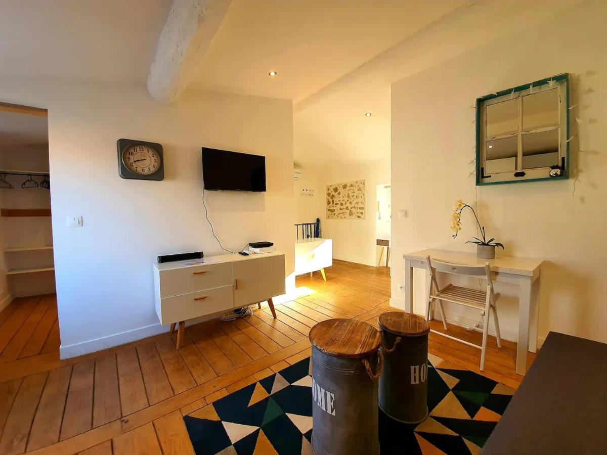 Freshly Tastefully Renovated In Heart Of Old Appartement Antibes