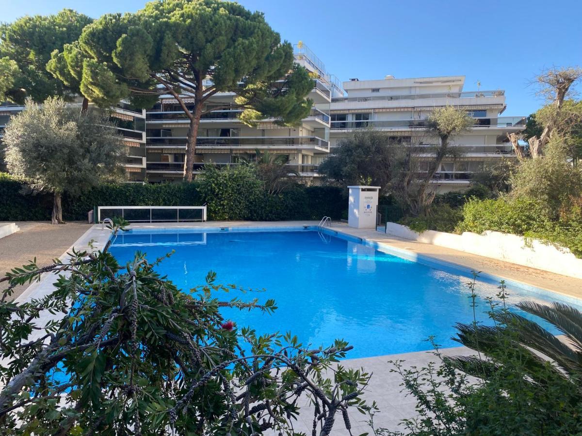 Apartment En Classe 2 Etoiles Au Bord De 4 Couchages Avec Lit Superpose Et Au Salon Un Canape Convertible Et Piscine A 300 M Des Transports Communs,gare Ferroviaire,commerces Et Plages