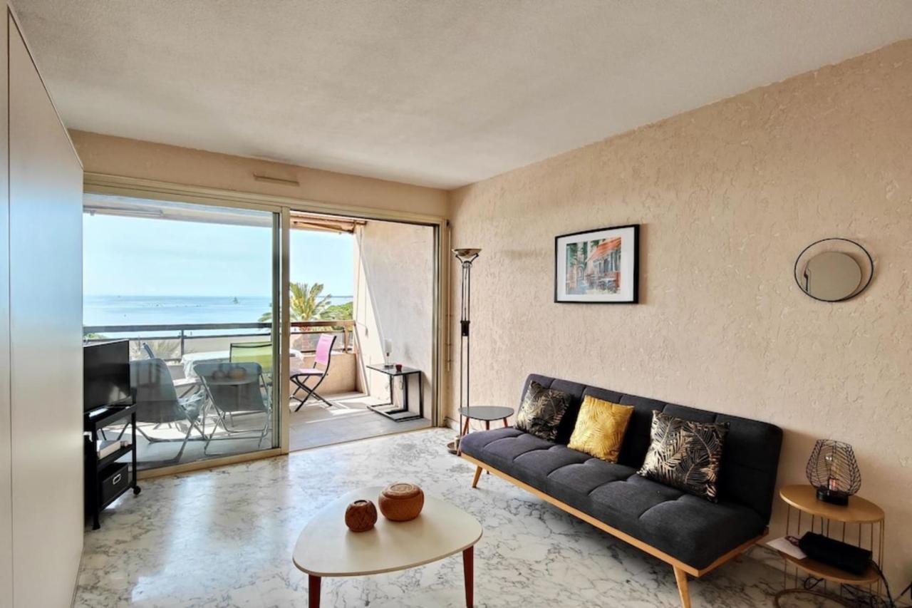 06ay - With Seafront Terrace Apartment
