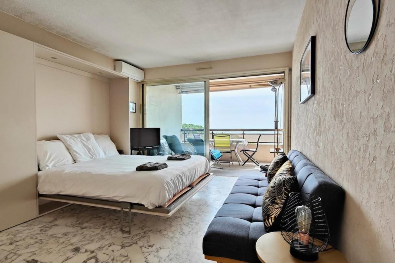 06ay - With Seafront Terrace Apartment Antibes