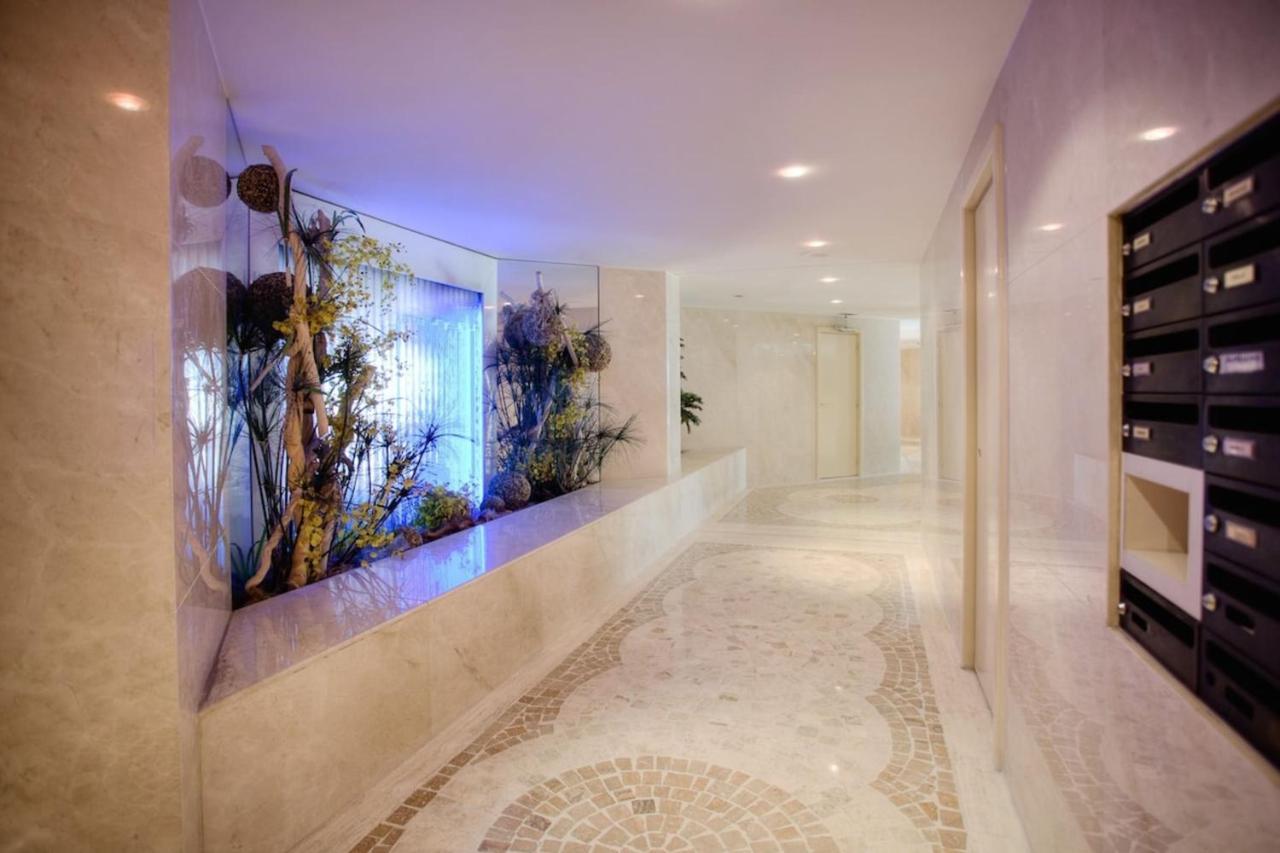 06ay - With Seafront Terrace Apartment