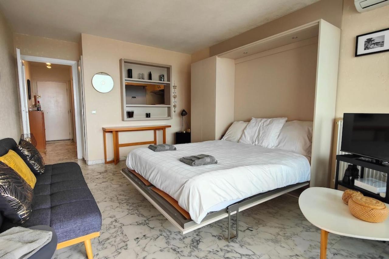 06ay - With Seafront Terrace Apartment Antibes