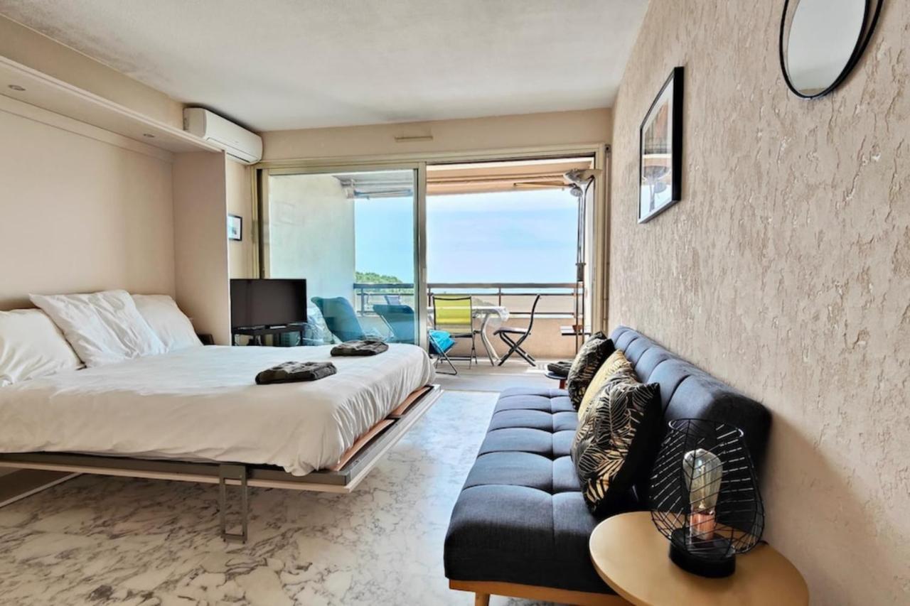 06ay - With Seafront Terrace *