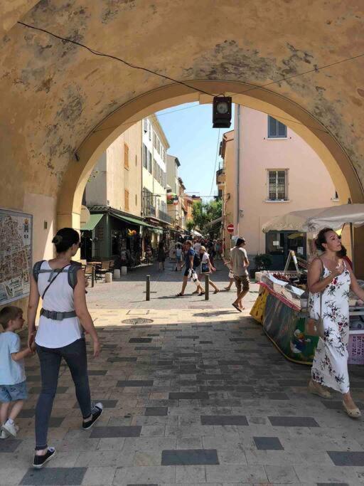 Old Antibes, One Bed App, In Front Of The Port! Apartment
