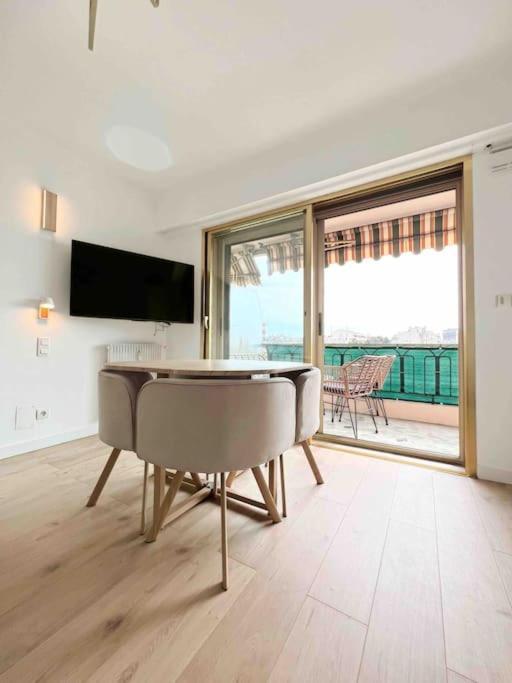Le Greco : 6 Prs, 3 Ch, Parking, Clim Apartment Antibes