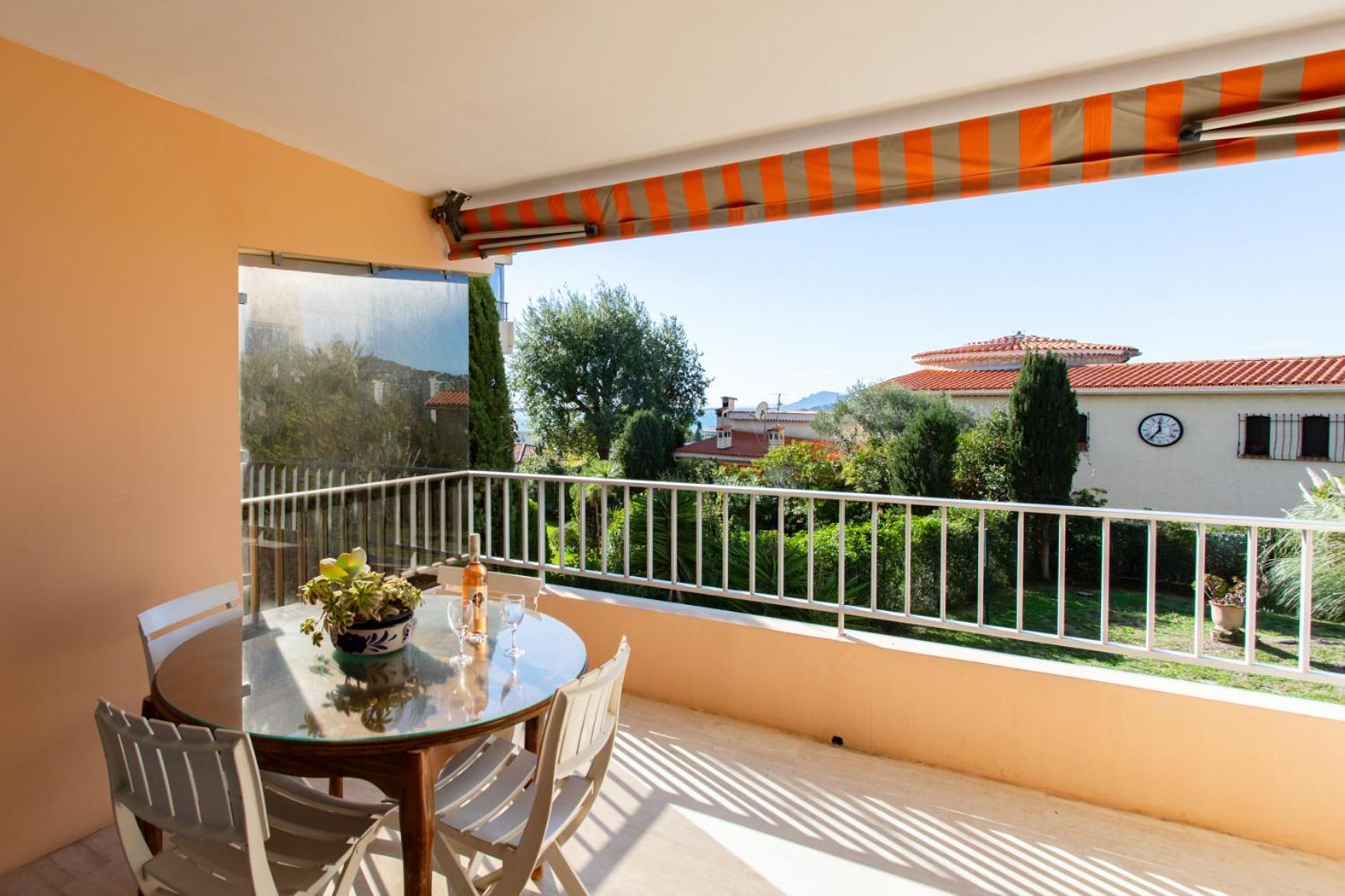A3 - 2 Bdr Sea View 10 Min - Parking, Pool & Terrace Apartment