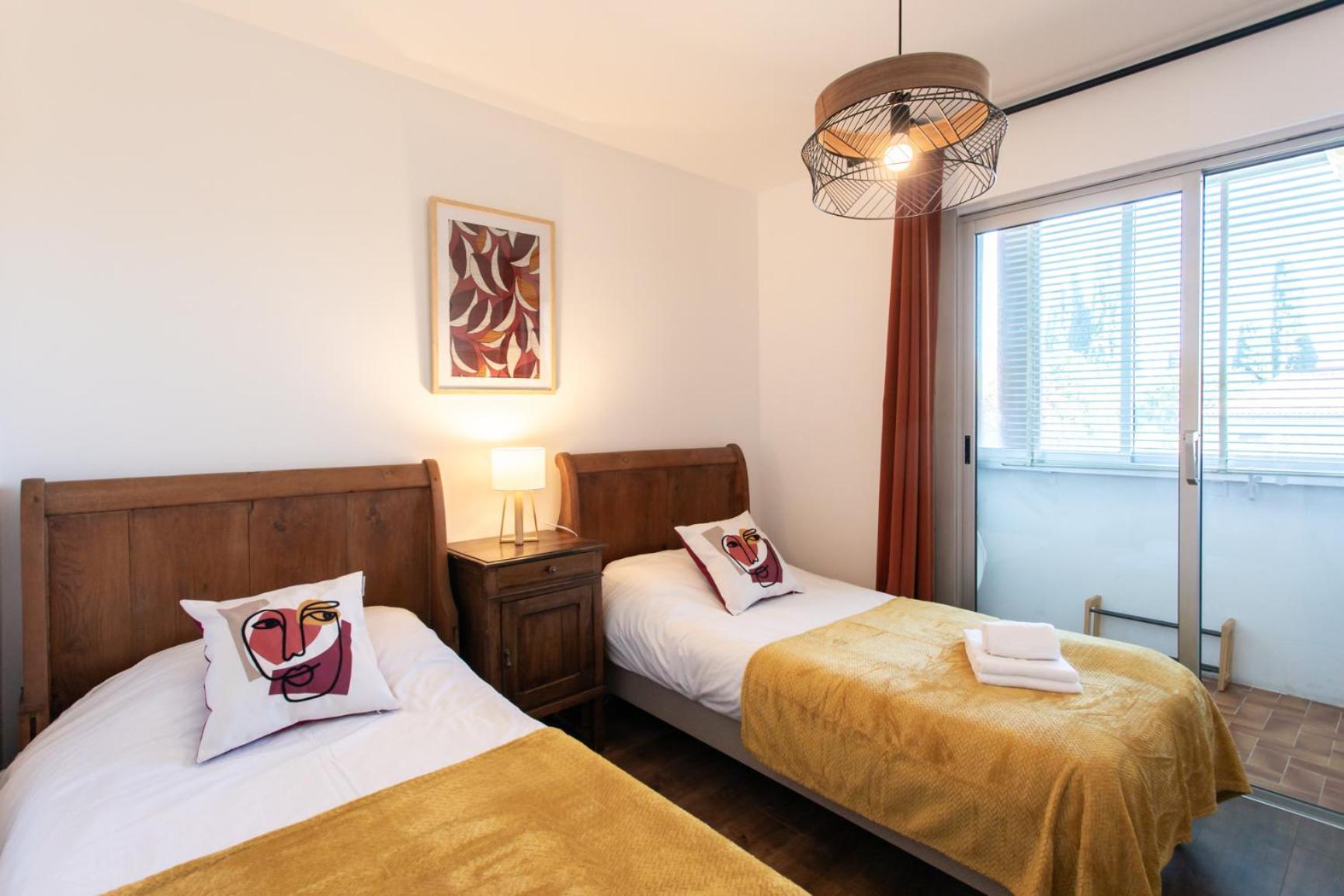 A3 - 2 Bdr Sea View 10 Min - Parking, Pool & Terrace * Antibes