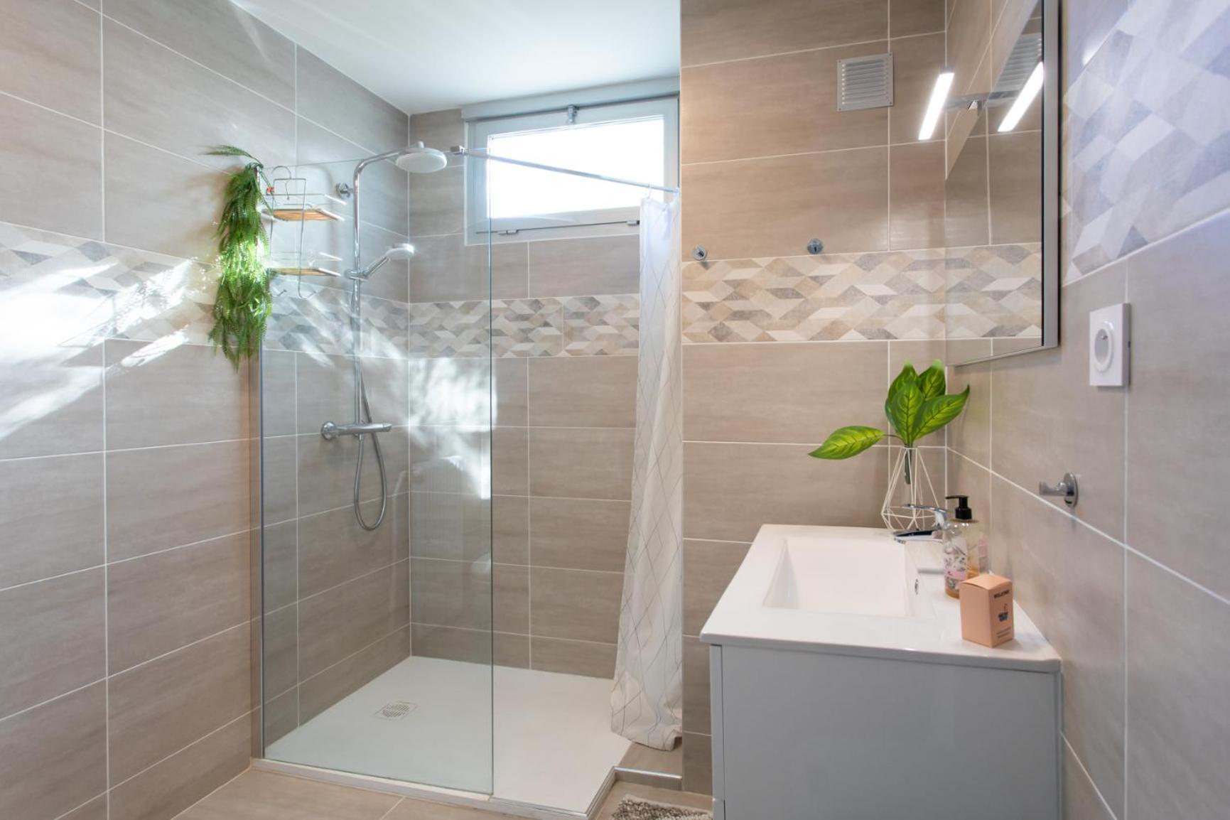 A3 - 2 Bdr Sea View 10 Min - Parking, Pool & Terrace