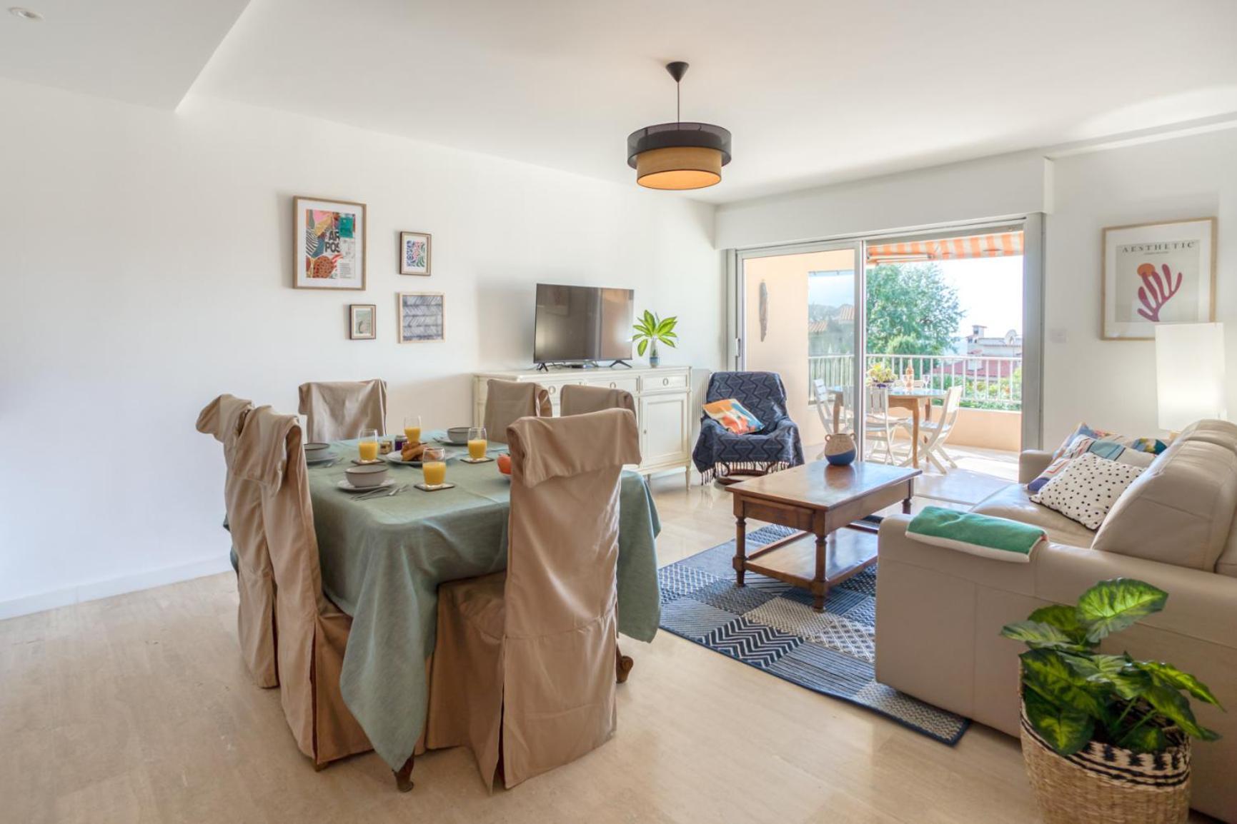 A3 - 2 Bdr Sea View 10 Min - Parking, Pool & Terrace Apartment Antibes