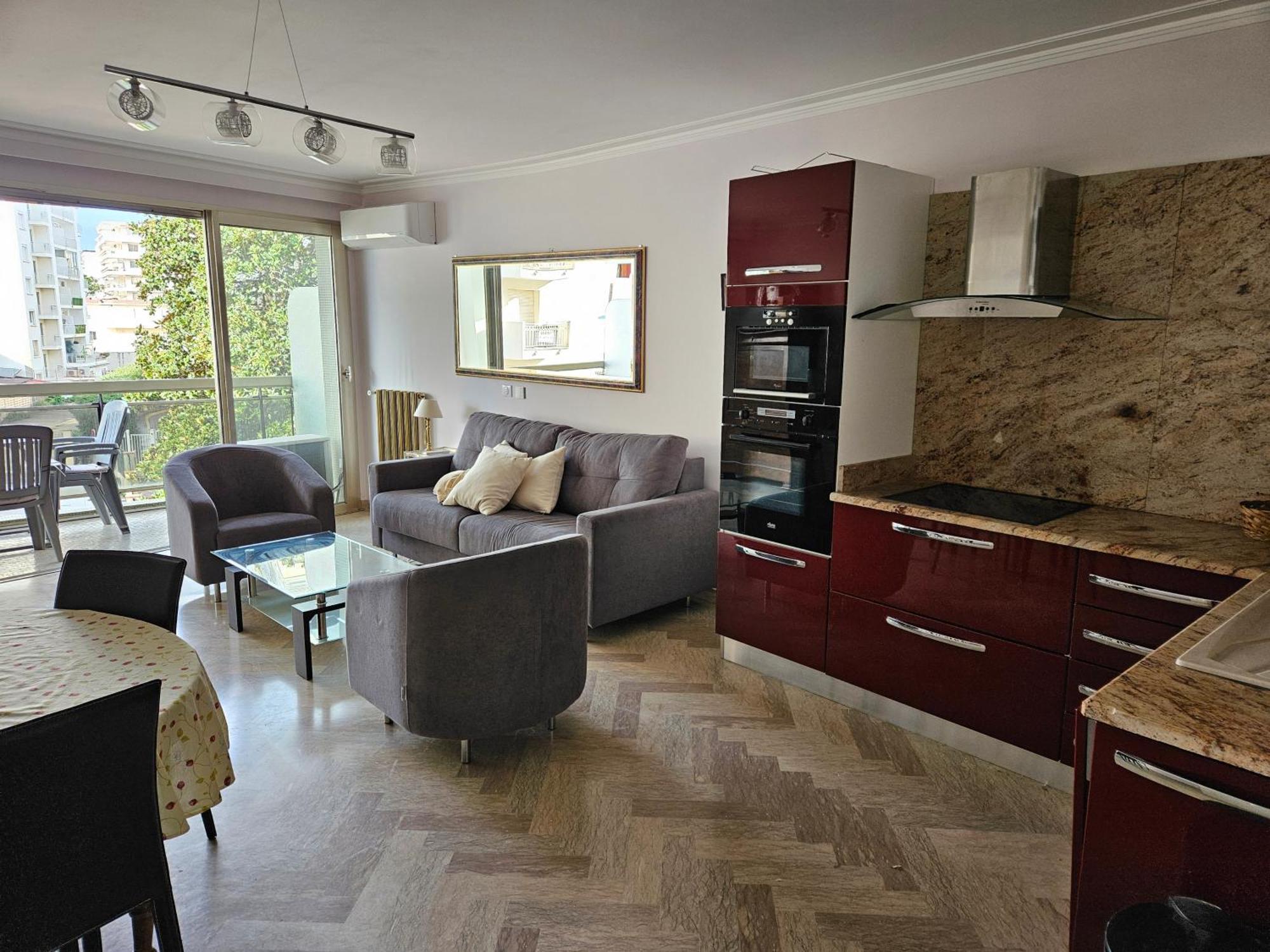 Juan Les Pins Centre Le France Grand 3p Vue Apartment *