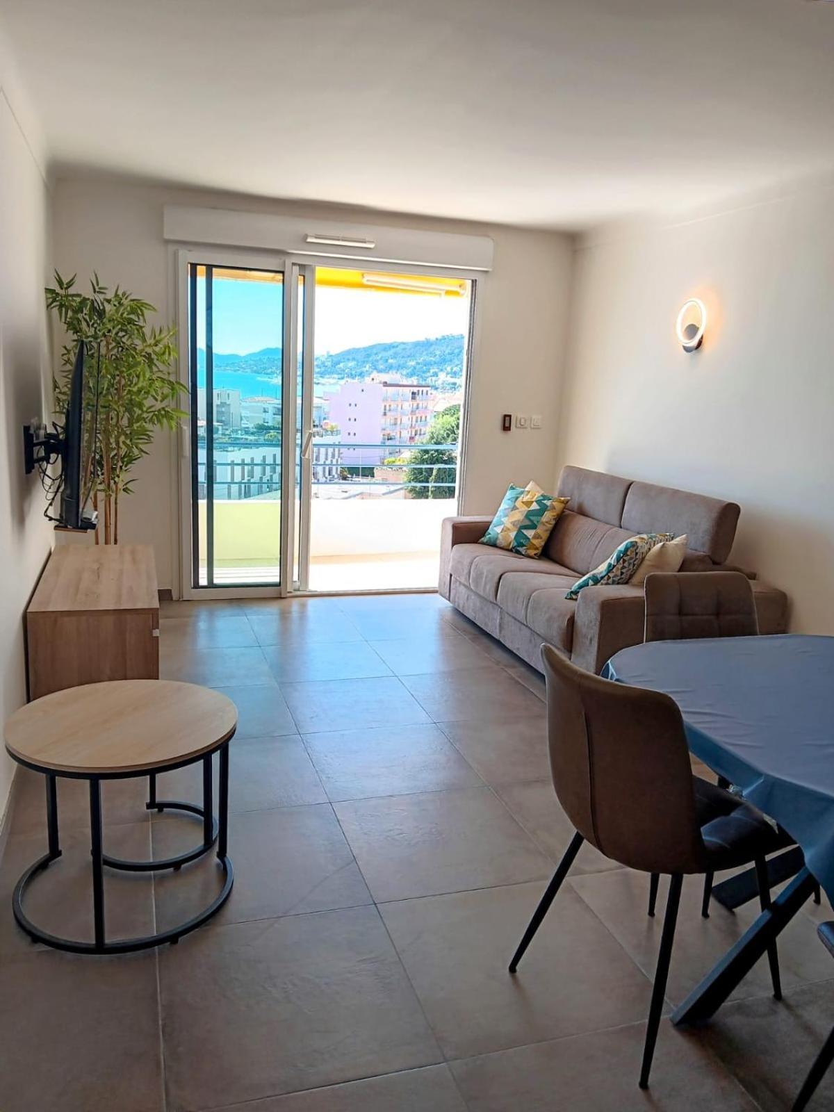 3 Pieces Vue - Clim - 5 Min De La A Pied Apartment *