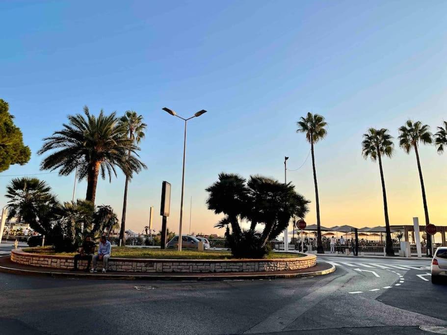 100M Plage Stella Antibes Appartement *