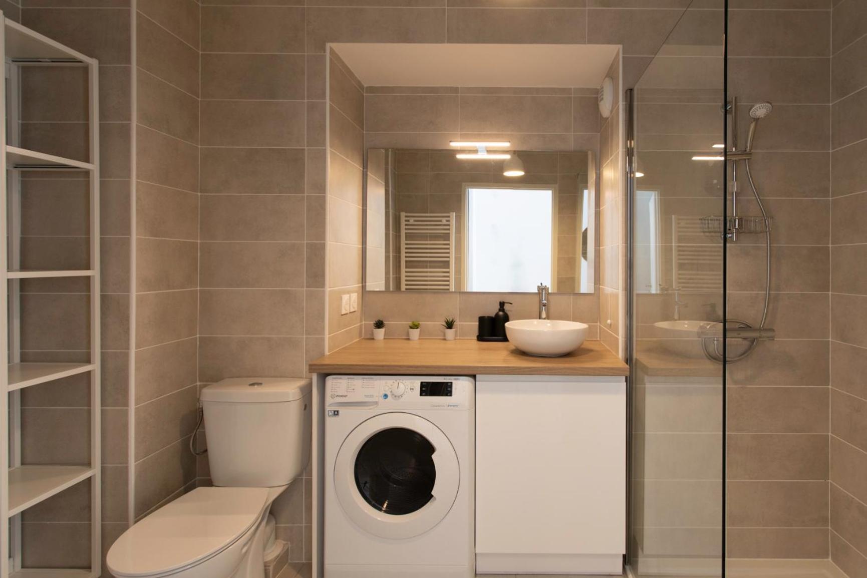 A5 - Modern 5 Min To Sea - Pool & Garage Apartment *