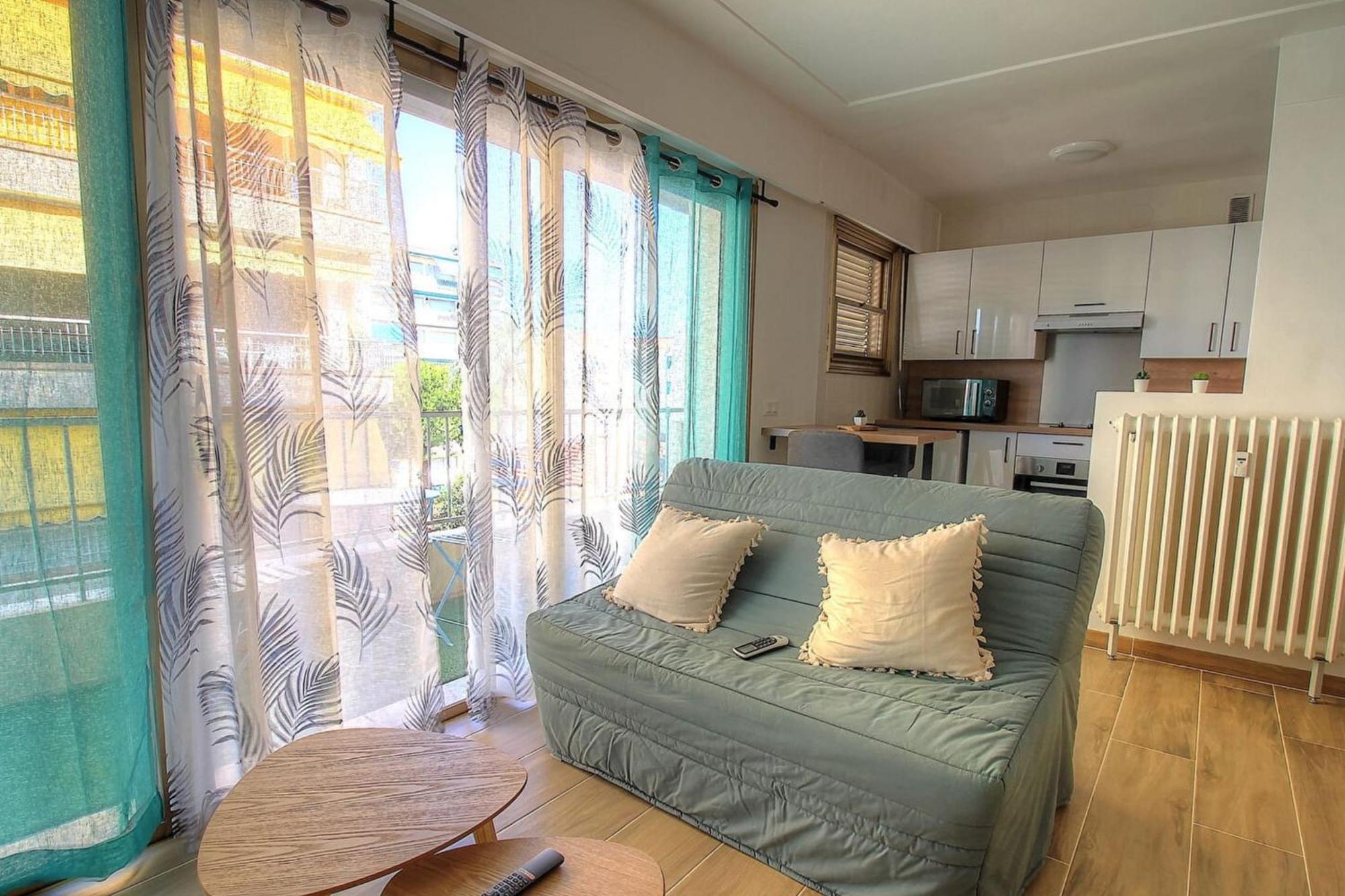 Charming Air-conditioned T1 Bis Val D'esterel In The Heart Of Juan Les Pins *