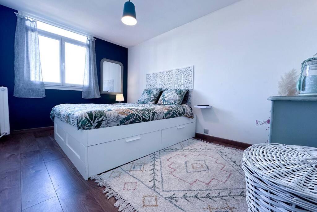 Apartment Elegant Avec Terrasse Vue Antibes