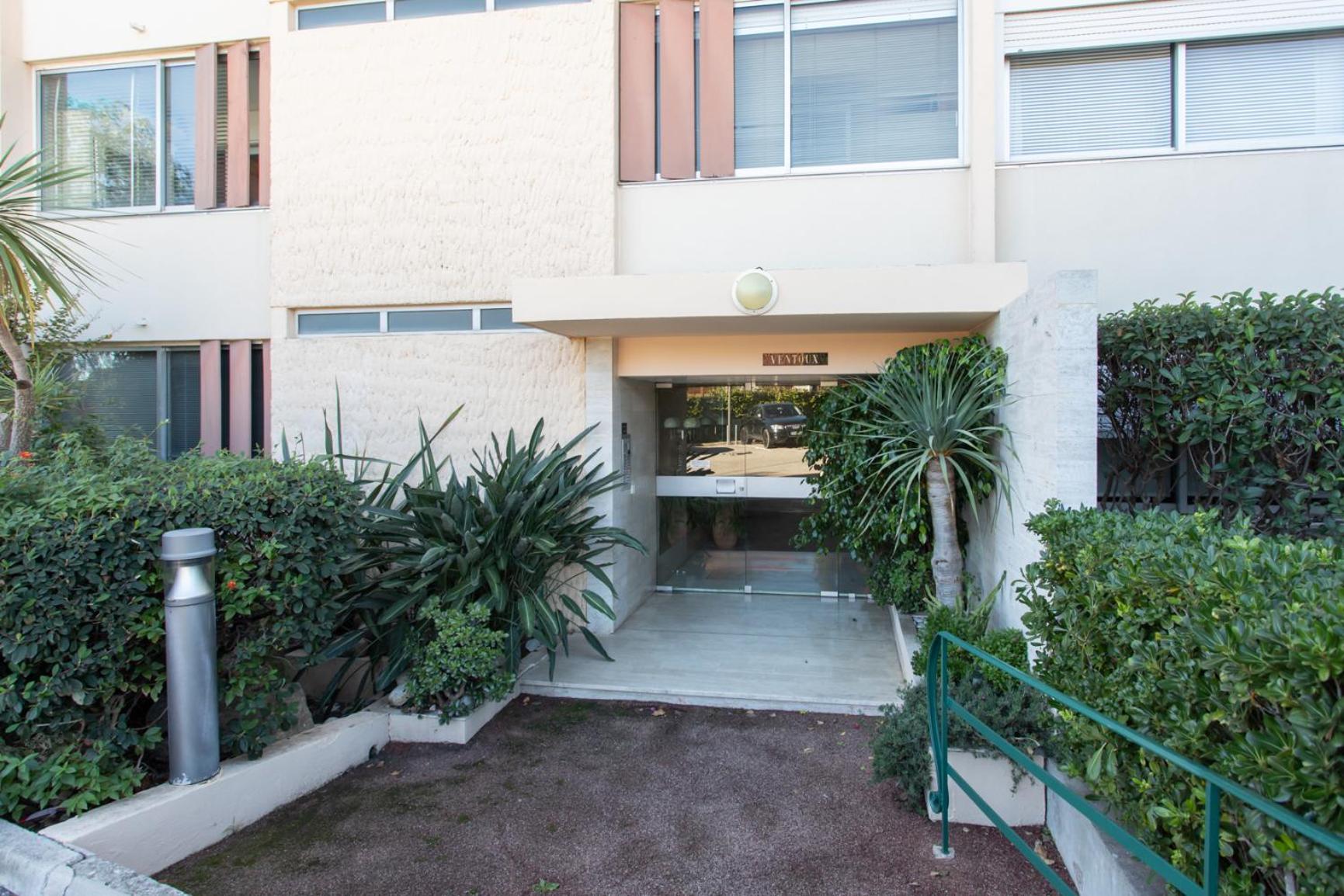 A3 - 2 Bdr Sea View 10 Min - Parking, Pool & Terrace Apartment