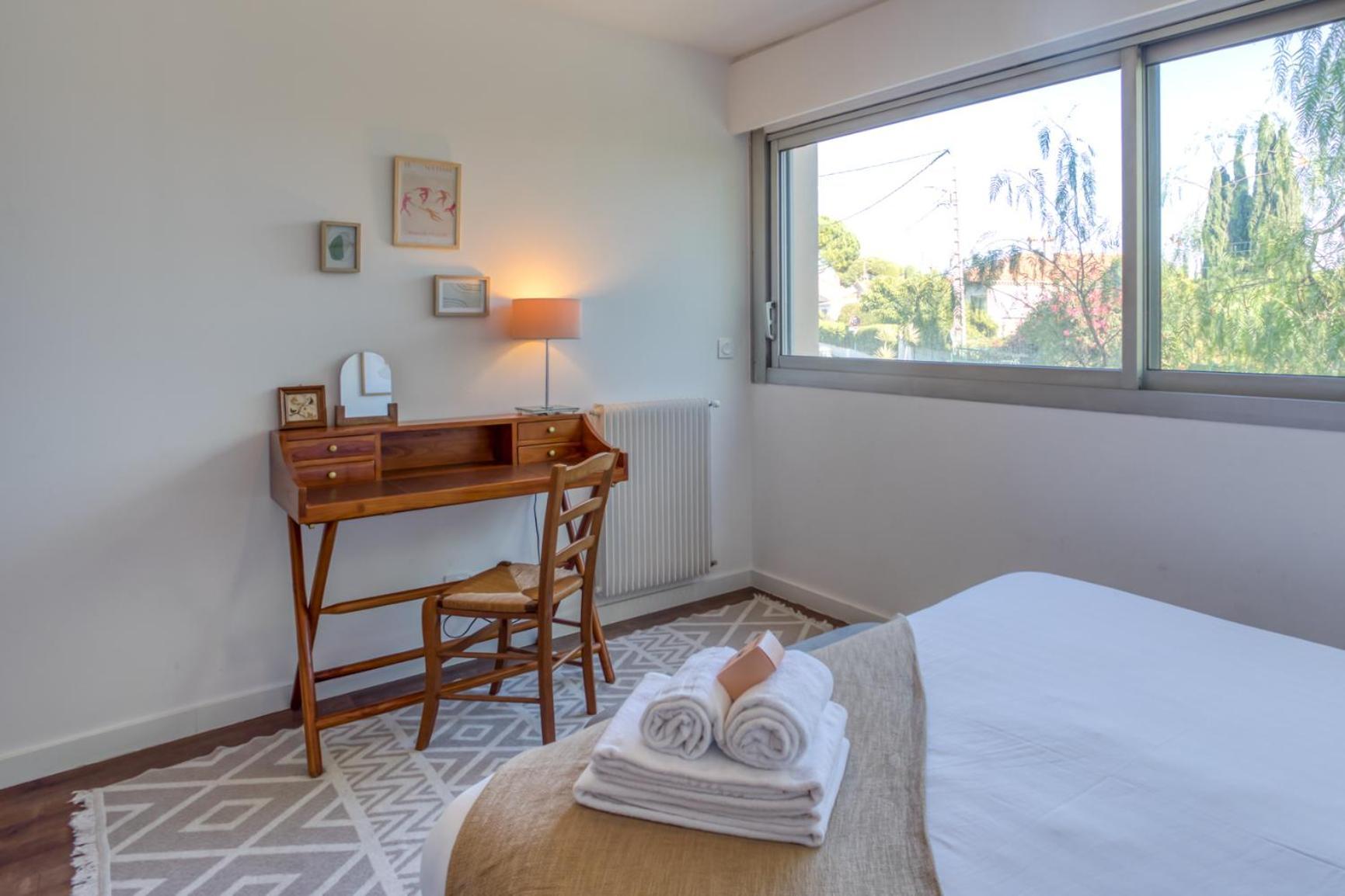 A3 - 2 Bdr Sea View 10 Min - Parking, Pool & Terrace Apartment
