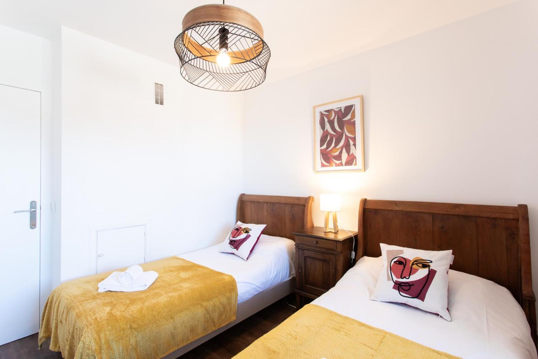 A3 - 2 Bdr Sea View 10 Min - Parking, Pool & Terrace * Antibes