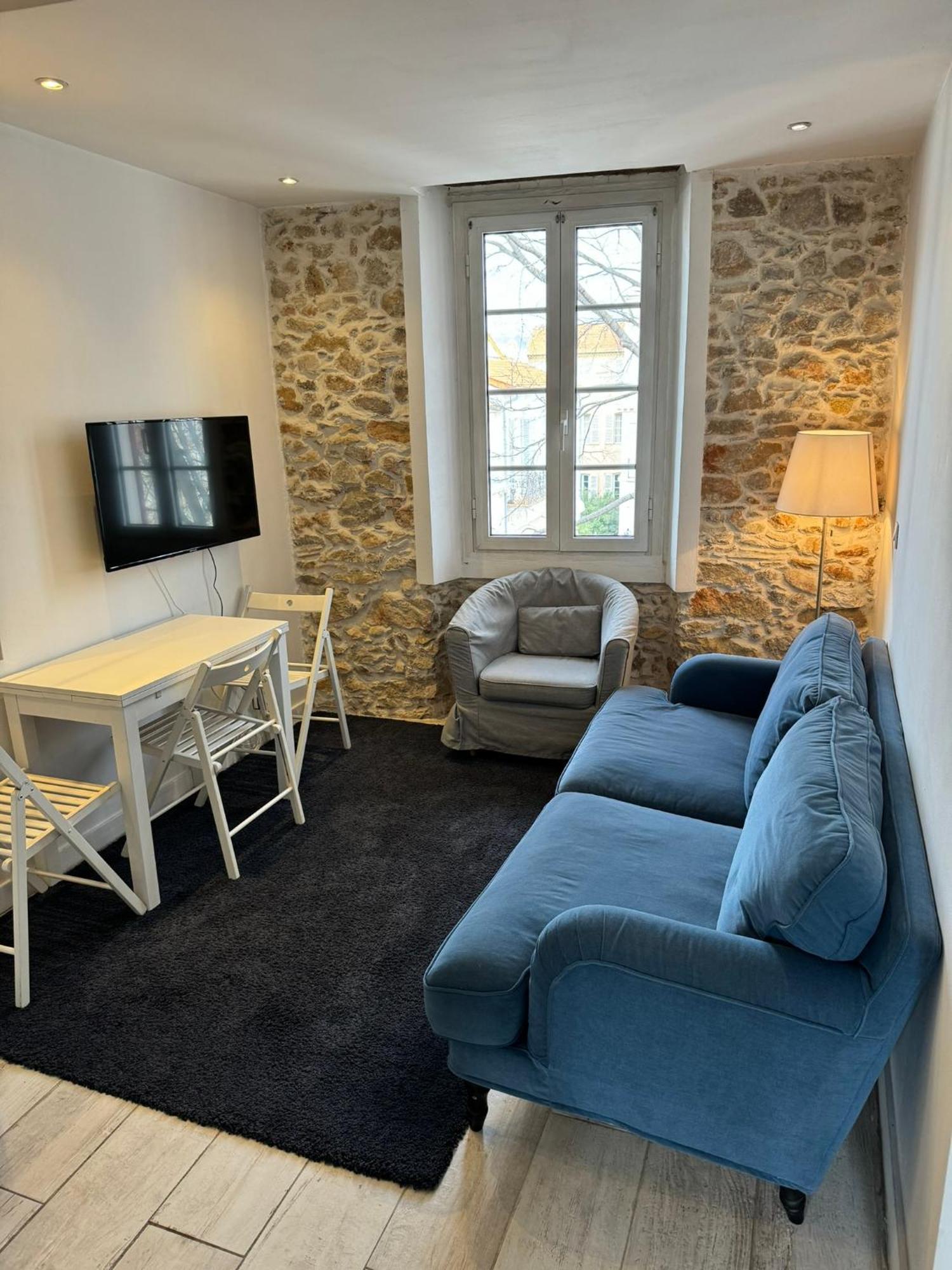 Freshly Tastefully Renovated In Heart Of Old Antibes