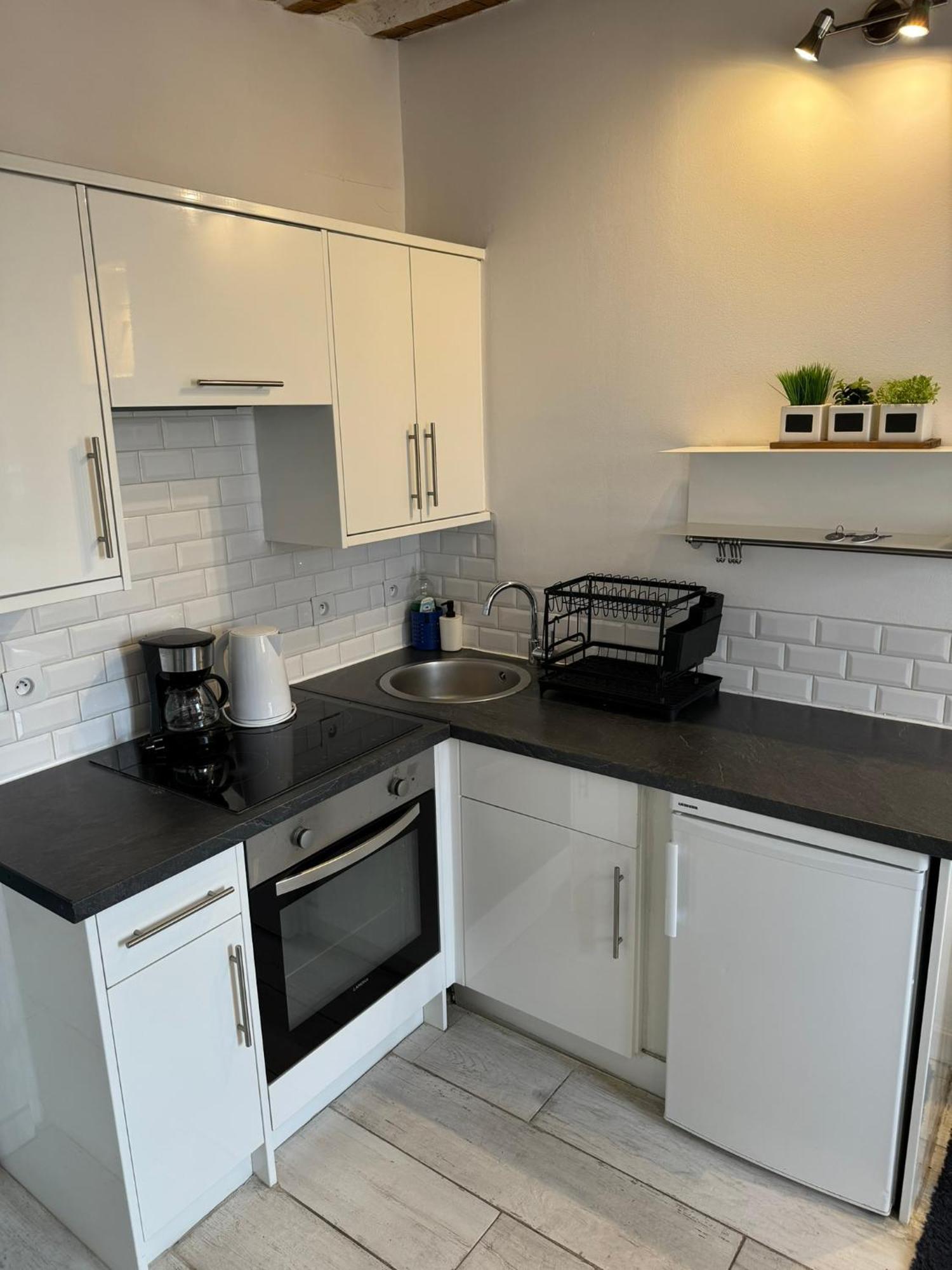 Freshly Tastefully Renovated In Heart Of Old
