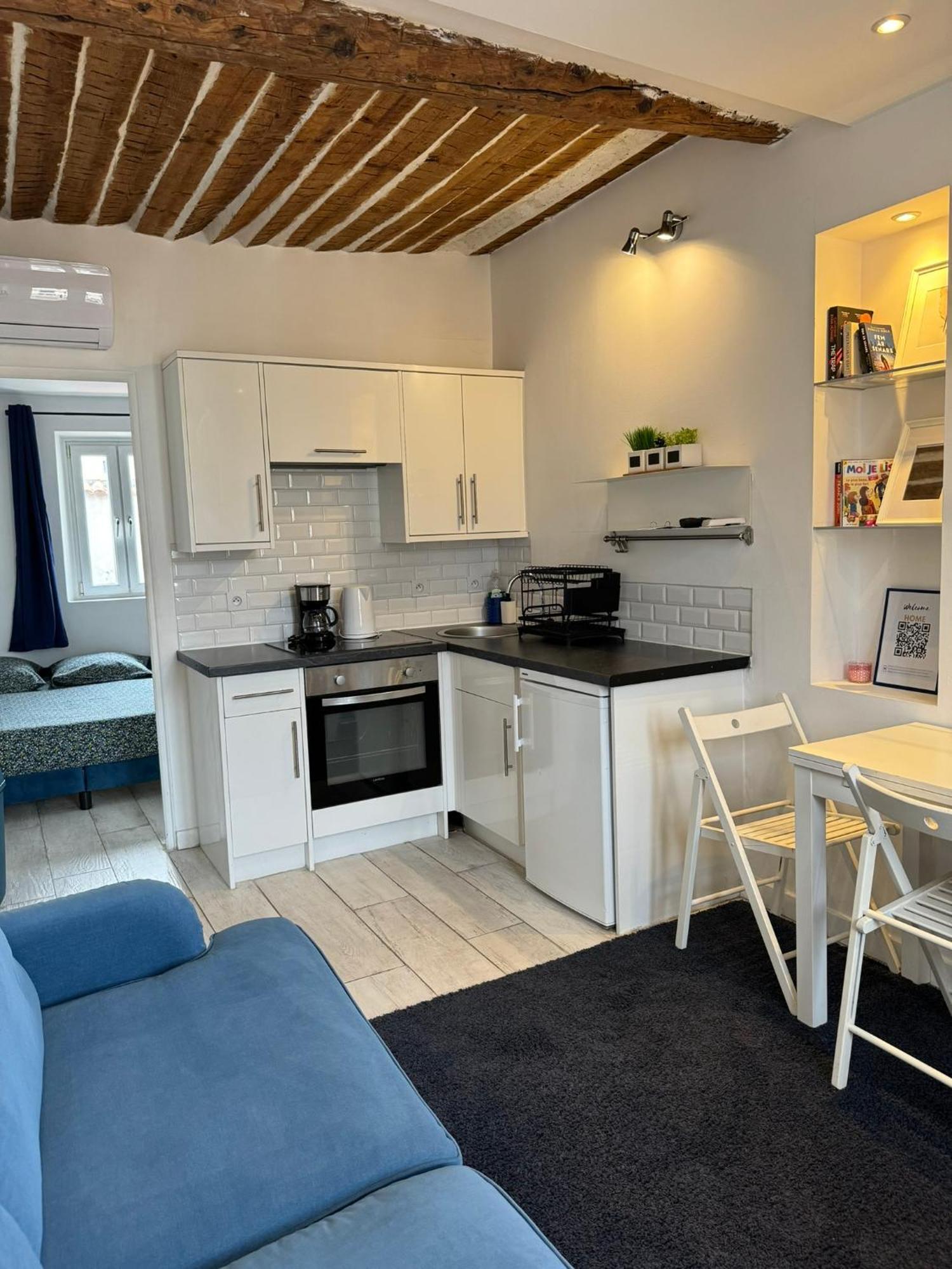 Appartement Freshly Tastefully Renovated In Heart Of Old Antibes