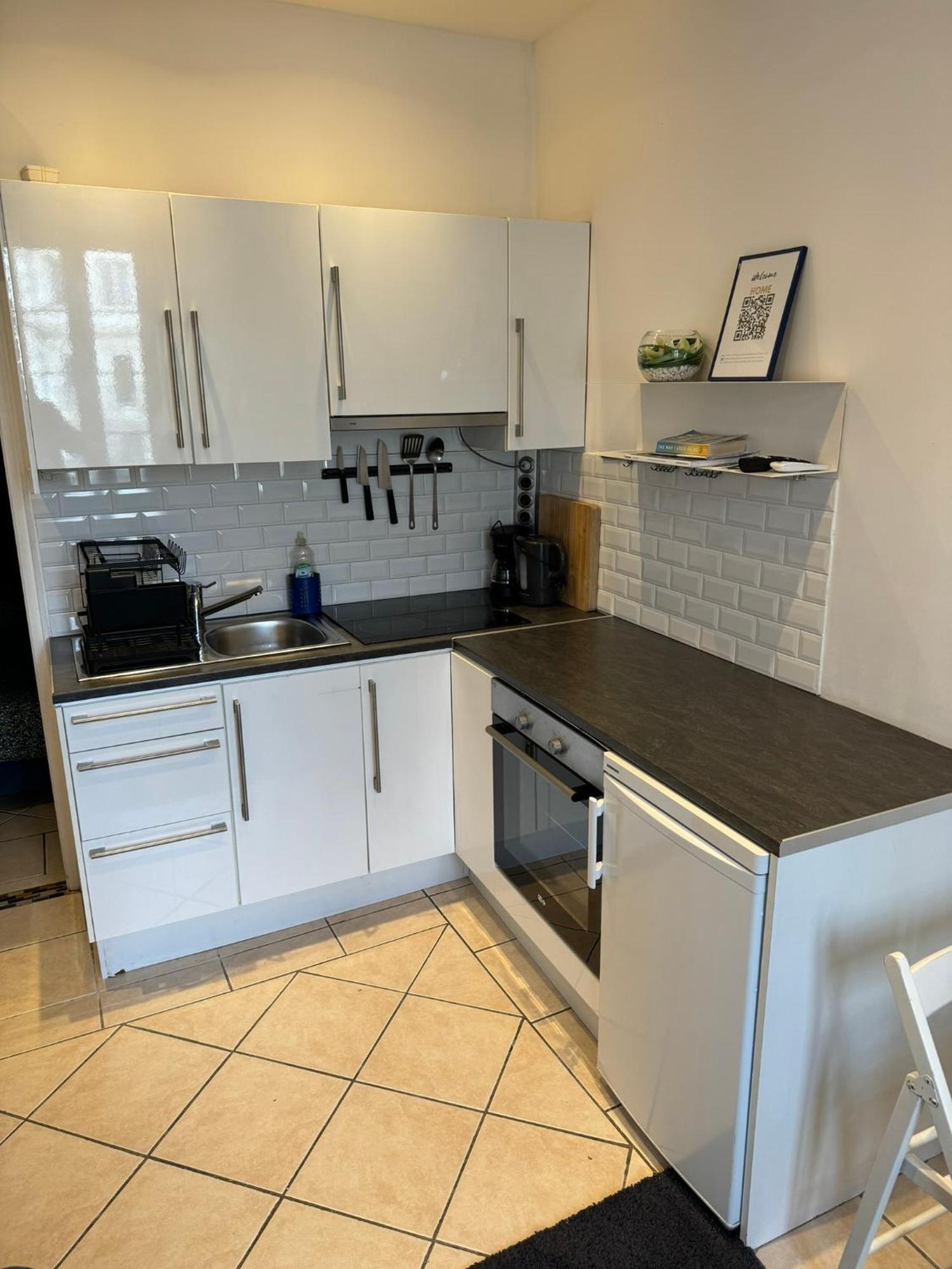 Freshly Tastefully Renovated In Heart Of Old Appartement