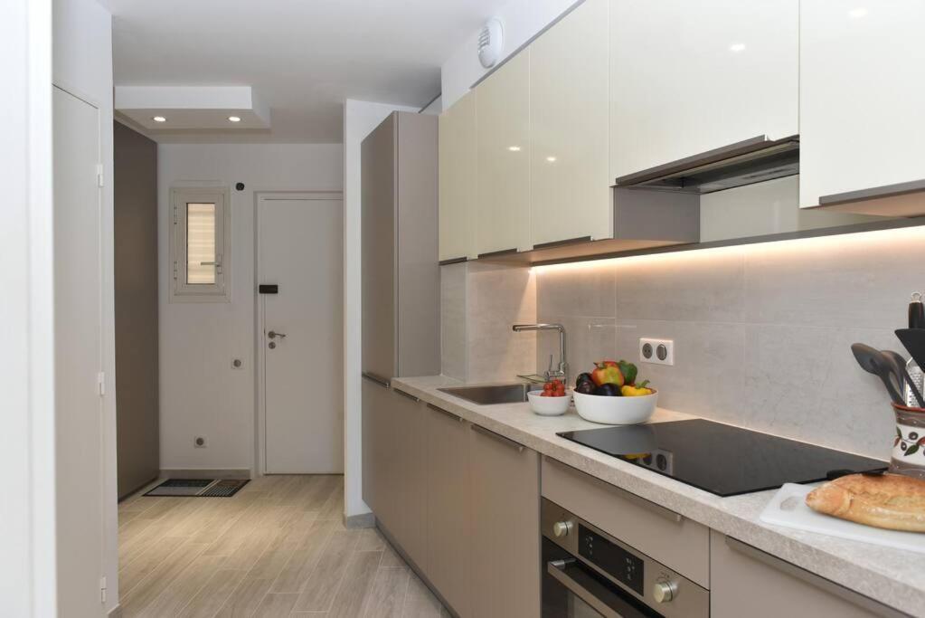 Au Port - Brand New Flat W 1 Bedroom, Balcony, Parking, Ac Antibes