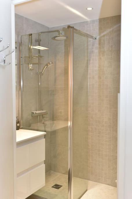 Apartamento Au Port - Brand New Flat W 1 Bedroom, Balcony, Parking, Ac *